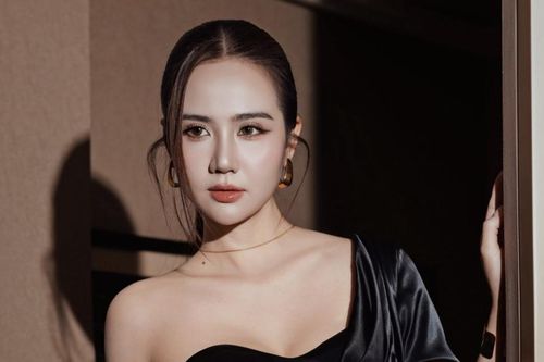 Vẻ đẹp quyến rũ và phong cách thời trang ấn tượng của diễn viên Phan Minh Huyền