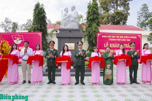 Bộ đội Biên phòng thành phố Cần Thơ tổ chức khánh thành Tượng đài 'Bác Hồ với chiến sĩ Biên phòng'
