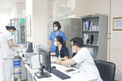 Liên thông dữ liệu khám chữa bệnh, người dân Hà Nội được tra cứu Sổ sức khỏe điện tử trên VNeID/iHanoi