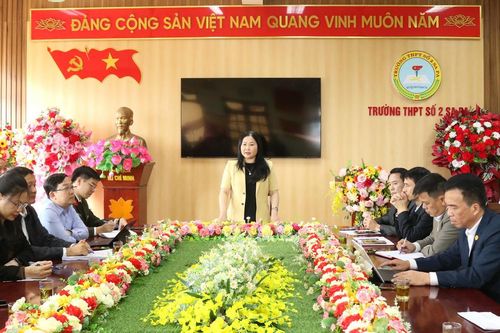 Vụ việc hàng trăm học sinh nghỉ học tại Lào Cai: Phó Chủ tịch UBND tỉnh trực tiếp đối thoại với người dân Bản Hồ