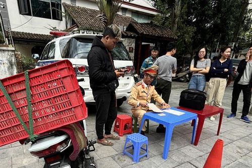Thanh Hóa: Liên tiếp phát hiện và xử lý các shipper vi phạm an toàn giao thông