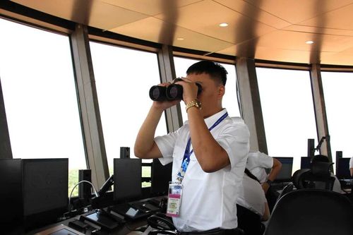 Việt Nam thống nhất với Singapore, Trung Quốc giãn cách 20 dặm trên đường bay trục