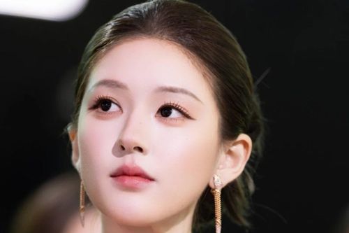 Tình cảnh trái ngược của Triệu Lộ Tư và Ngu Thư Hân