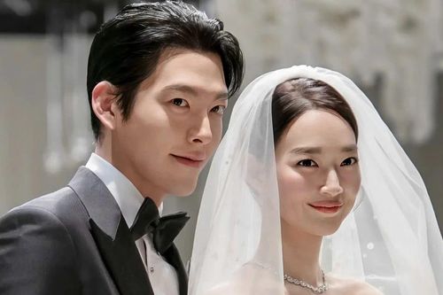Shin Min Ah cầu nguyện cho Kim Woo Bin