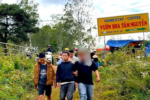Khởi tố hai anh em ruột xông vào quán nhậu chém 3 người thương vong