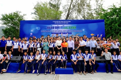 Lan tỏa thông điệp 'Vì biển đảo xanh'