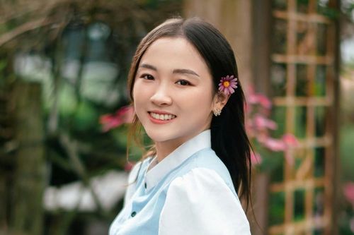 Cô giáo xinh đẹp và các 'chiêu' ngăn cản học trò bỏ học, lấy chồng sớm