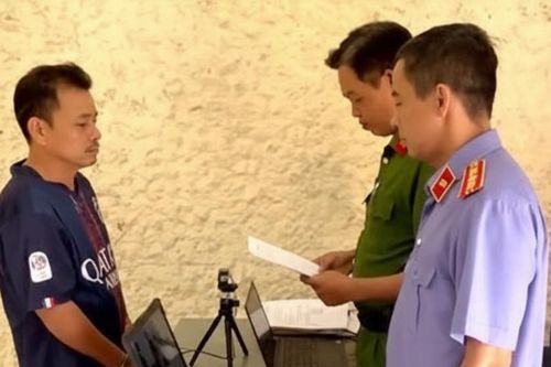 Bắt tạm giam tài xế vụ 2 thanh niên uống nước ven đường bị ô tô tông tử vong