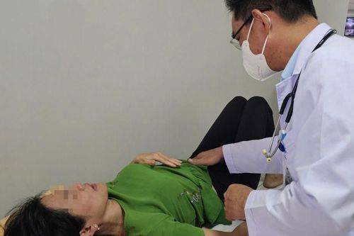 Bộ Y tế yêu cầu khẩn trương điều tra vụ nghi ngộ độc bánh mì ở TPHCM