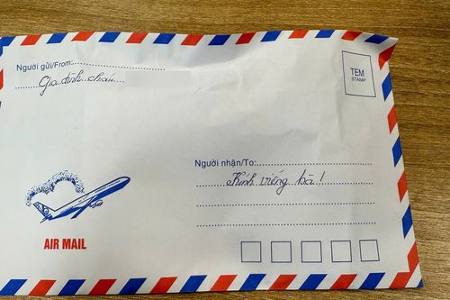 Phong bì của thông gia nghèo khiến gia đình quan chức về hưu im phăng phắc