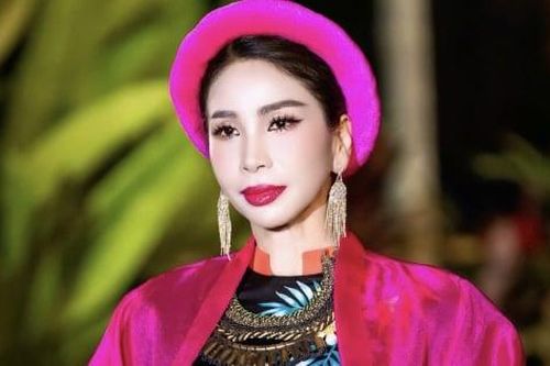 Lý Hương khoe thần thái quý phái trong show áo dài kỷ niệm 30 năm Võ Việt Chung