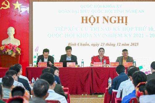 Đại biểu Quốc hội tiếp xúc cử tri xã Bình Chuẩn và Mậu Thạch