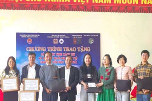 Ra mắt Ngôi nhà trí tuệ và Tủ sách nhân ái tại xã biên giới Tam Thái