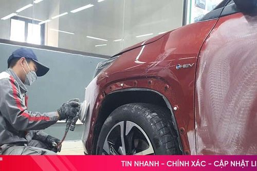 Các gara kín lịch 'làm đẹp xế cưng' mùa cao điểm cuối năm