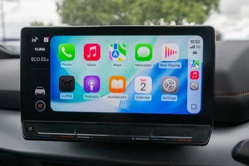Người dùng có thể sử dụng Apple CarPlay để theo dõi vị trí xe hay không?