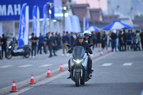 Chênh 10 triệu đồng, Yamaha NMAX bản cao khác gì so với bản thấp?
