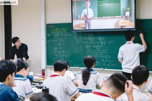 Giáo viên chủ nhiệm căng thẳng vì như người 'đòi nợ thuê'