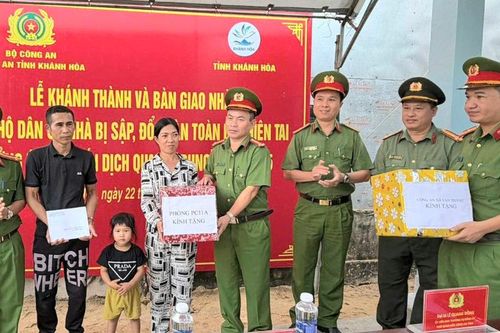 Công an tỉnh Khánh Hòa bàn giao căn nhà thứ 5 trong 'Chiến dịch Quang Trung'