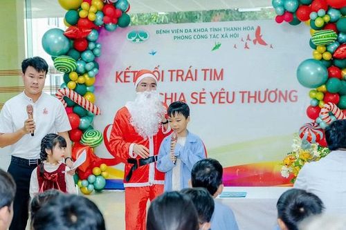 'Giai điệu Giáng sinh' - Khi bệnh viện ngân lên những thanh âm yêu thương