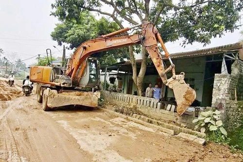Người dân xã Ngọc Liên tích cực hiến đất mở rộng đường giao thông