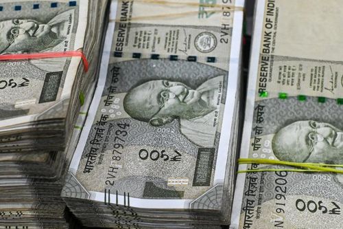 Rupee Ấn Độ là đồng tiền châu Á mất giá mạnh nhất năm nay