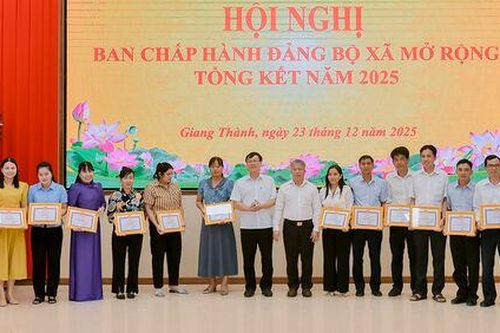 Đảng bộ xã Giang Thành thực hiện đạt và vượt 22/23 chỉ tiêu nghị quyết năm 2025