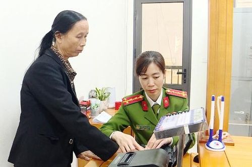 Tận tụy, trách nhiệm với Nhân dân