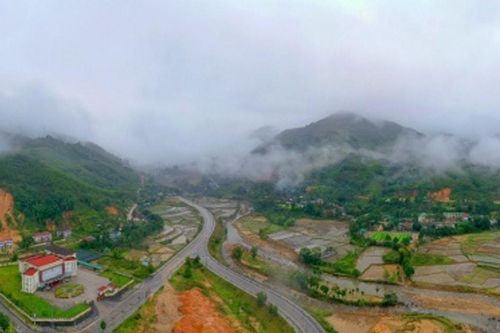 Sơn Tây Thượng: Mùa nước đổ lấp lánh trên ruộng bậc thang