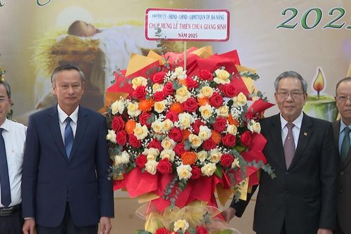 Lãnh đạo Đà Nẵng chúc mừng Ban Đại diện Tin lành thành phố dịp Giáng sinh 2025