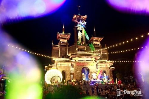 [Chùm ảnh] Đồng Nai rực rỡ sắc màu Giáng sinh