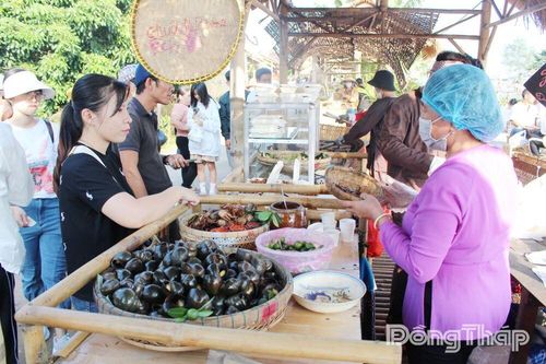 Độc đáo chợ quê Tân Thuận Đông