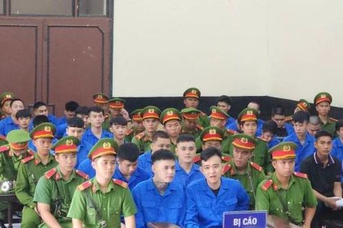 31 người mang súng, mã tấu đi đánh nhau ra tòa