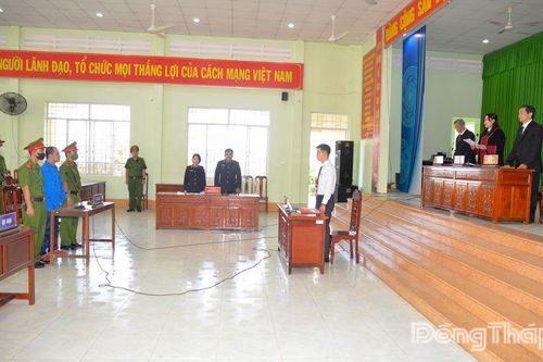 Lãnh 1 năm 6 tháng tù vì cướp giật 150 tờ vé số