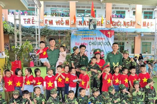 'Bé yêu chú bộ đội'