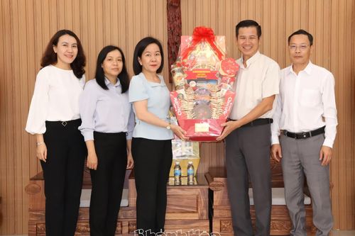 Ban Tuyên giáo và Dân vận Tỉnh ủy thăm, chúc mừng các cơ sở tôn giáo nhân dịp Giáng sinh