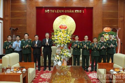 Lãnh đạo tỉnh chúc mừng Quân khu 1 và Bộ Chỉ huy Quân sự tỉnh