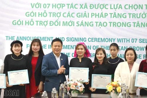 Dự án SPRINT trao các gói hỗ trợ tăng trưởng sạch cho 7 hợp tác xã