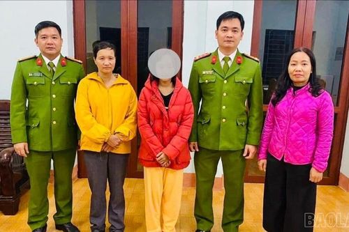 Lào Cai: Phối hợp 3 ngày đêm xác minh, giúp gia đình nhận lại con gái đi lạc