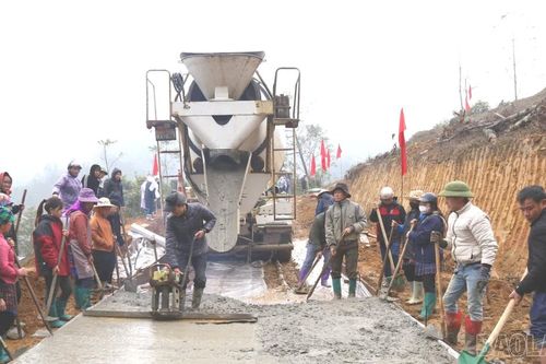 Hiến 670 nghìn m² đất, nông dân góp sức mở rộng hàng trăm km đường nông thôn