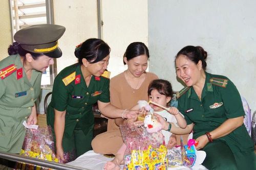 Chia sẻ yêu thương, đồng hành cùng phụ nữ biên cương
