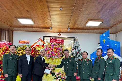 Bộ Chỉ huy quân sự tỉnh Lâm Đồng chúc mừng Giáng sinh các cơ sở tôn giáo