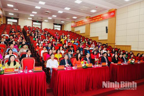 Trường Chính trị tỉnh đón Bằng công nhận đạt chuẩn mức 1