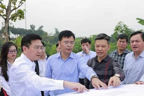 Phó Chủ tịch UBND tỉnh Vũ Việt Văn kiểm tra tiến độ thực hiện các dự án nhà ở xã hội tại khu vực Việt Trì