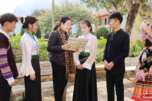 Giáo dục truyền thống văn hóa cho học sinh dân tộc nội trú
