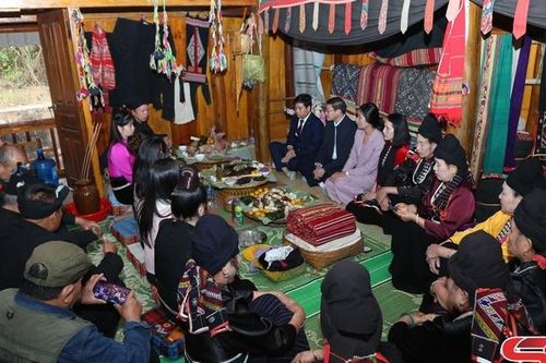Sôi nổi lễ hội mừng cơm mới xã Yên Châu