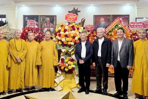Nghệ An: Ban Trị sự GHPGVN tỉnh thăm, chúc mừng Giáng sinh tại Tòa Giám mục Giáo phận Vinh