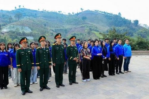 Hành trình về nguồn hun đúc bản lĩnh chính trị của đoàn viên thanh niên Vụ I, Bộ Tài chính