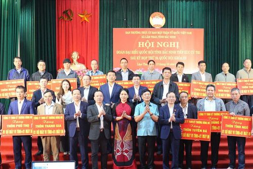 Nhiều thôn trên địa bàn xã Lâm Thao tỉnh Bắc Ninh được trao tặng máy tính, máy in