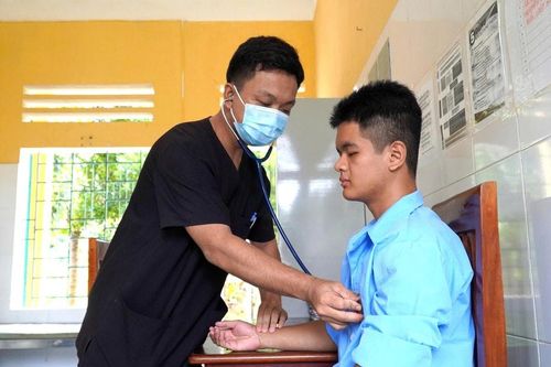 An Giang: Tháo gỡ khó khăn, bảo đảm công tác chăm sóc sức khỏe nhân dân nơi đảo xa