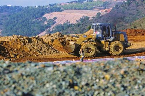 Vì sao Việt Nam được chọn làm 'mắt xích' chiến lược trong cuộc chơi đất hiếm toàn cầu?